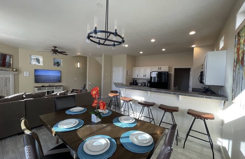 Sparks House | "BEAUTIFUL VIEWS" 5 Bed/3.5 Bath Sparks/Reno Lake Home - sleeps 20