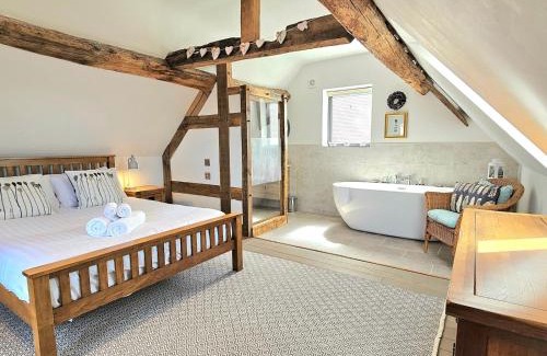 Billingsley House | Beautiful Views Historic 16th Cent Barn Conversion Pass the Keys