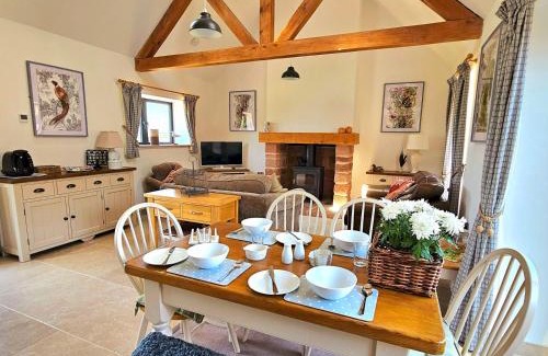 Billingsley House | Beautiful Views Historic 16th Cent Barn Conversion Pass the Keys
