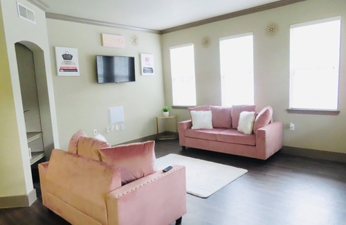 Grogan's Mill Apartment | Beautiful Views of The Woodlands