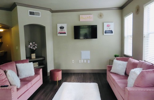 Grogan's Mill Apartment | Beautiful Views of The Woodlands