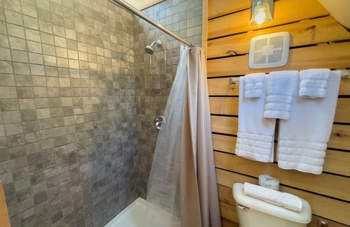 Sutton Apartment | Beautiful Views of the Elk River in the Walnut Glamping Dome!