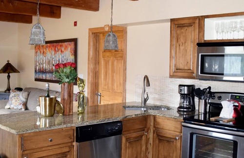 Breckenridge Apartment | Beautiful views of Mt Quandary off private balcony