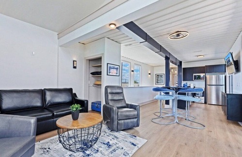Babe Denny Apartment | Beautiful Views of Indy Skyline! Custom Home