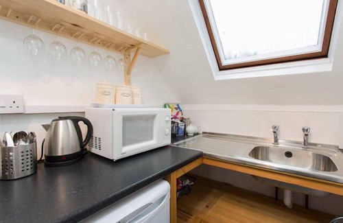Newlyn Apartment | Beautiful views over Mounts Bay. Cosy flat in the fishing village of Newlyn