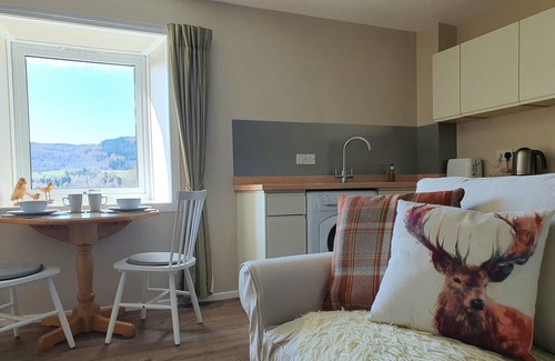 Pitlochry Apartment | Beautiful views, walking distance to town