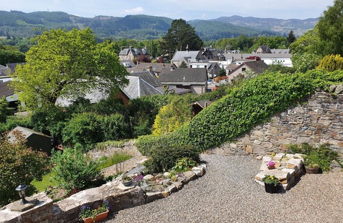 Pitlochry Apartment | Beautiful views, walking distance to town