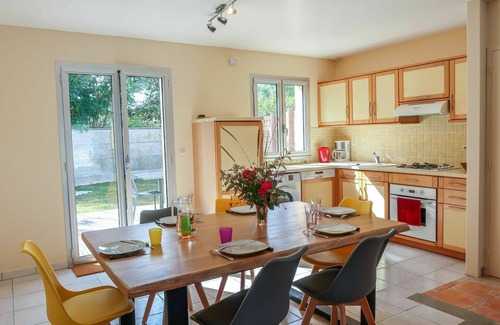 Denneville House | Beautiful villa for 6 people with WIFI, TV, terrace and pets allowed