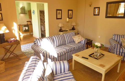 Breedon on the Hill House | Beautiful villa for 4 guests with WIFI, TV, pets allowed and parking