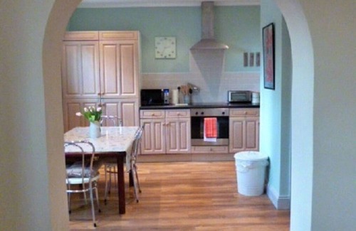 Breedon on the Hill House | Beautiful villa for 4 guests with WIFI, TV, pets allowed and parking