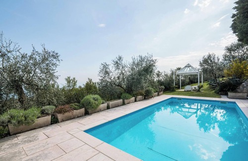 Gaino Villa | Beautiful "Villa Bianca" with Lake View, Pool, Wi-Fi, Balcony & Terrace