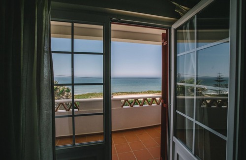 Praia de Santa Cruz Villa | Beautiful Villa in front of the ocean