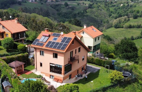 Valdemora Villa | Beautiful villa 5 min from Oviedo with big hot tub and garden