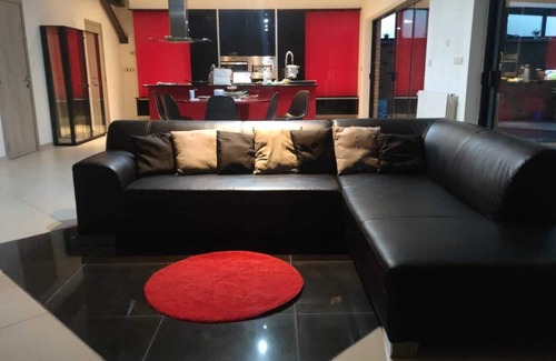 Montignies-sur-Sambre Villa | Beautiful Villa 8 bedrooms/20 people, for your parties, reunions, seminars or large families.