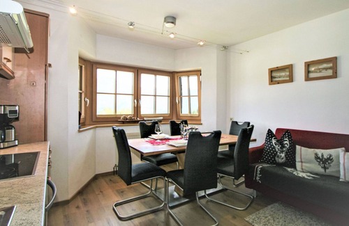 Außerweerberg Villa | Beautiful villa for 6 guests with WIFI, TV, patio, panoramic view and parking