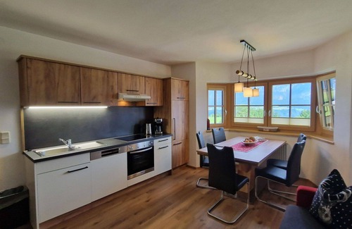 Außerweerberg Villa | Beautiful villa for 6 guests with WIFI, TV, patio, panoramic view and parking