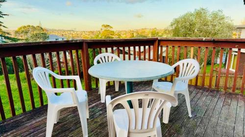 Mount Roskill House | Beautiful villa by the sea