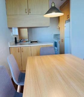 Mount Roskill House | Beautiful villa by the sea