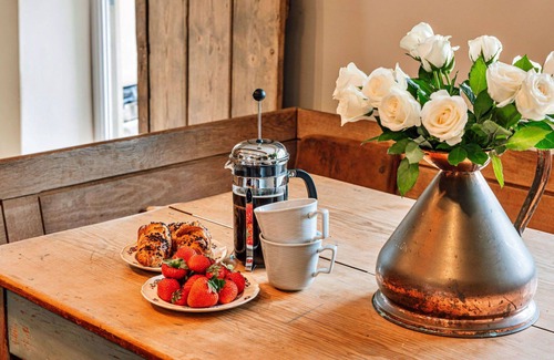 Monmouth House | Beautiful villa for 8 people with hot tub, WIFI, terrace, pets allowed and parking