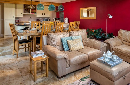 Eglwysbach House | Beautiful villa for 7 people with hot tub, WIFI, terrace and parking
