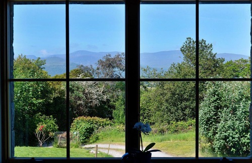 Eglwysbach House | Beautiful villa for 7 people with hot tub, WIFI, terrace and parking
