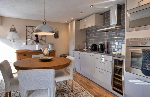 Buxton House | Beautiful villa for 12 guests with WIFI, pets allowed and parking