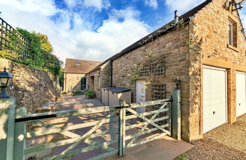 Hawes House | Beautiful villa for 16 guests with WIFI, terrace and pets allowed