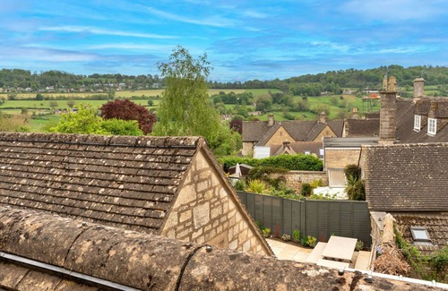 Painswick House | Beautiful villa for 19 people with pool, WIFI, TV, pets allowed and parking