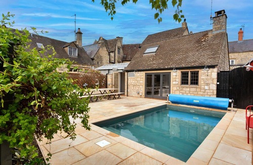 Painswick House | Beautiful villa for 19 people with pool, WIFI, TV, pets allowed and parking