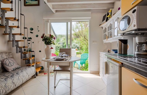 Surville House | Beautiful villa for 2 people with TV, terrace and parking