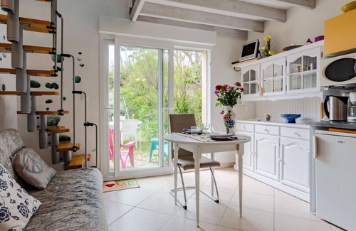 Surville House | Beautiful villa for 2 people with TV, terrace and parking