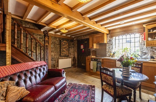 Rhyd-y-foel House | Beautiful villa for 2 guests with WIFI and parking