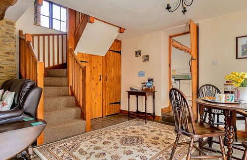 South Cheriton House | Beautiful villa for 4 guests with WIFI, TV, pets allowed and parking