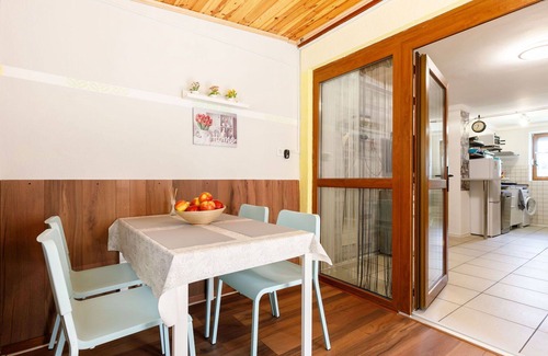 Siofok-Sosto House | Beautiful villa for 4 guests with WIFI, A/C, hot tub, TV, balcony, pets allowed and parking