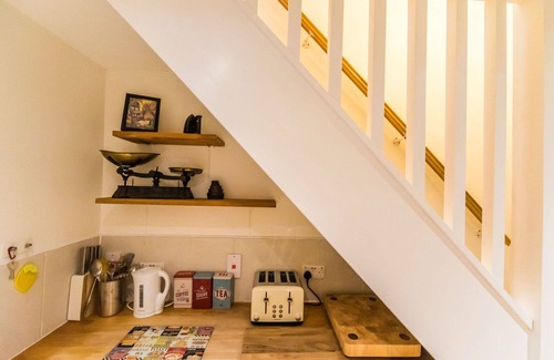 Holestone Moor House | Beautiful villa for 4 guests with WIFI, TV, terrace and parking