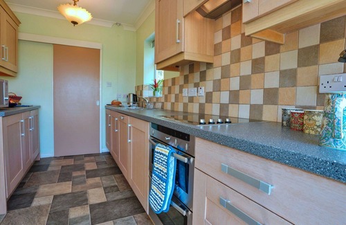Ault Hucknall House | Beautiful villa for 5 people with WIFI, pets allowed and parking