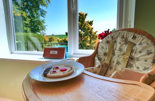 Ault Hucknall House | Beautiful villa for 5 people with WIFI, pets allowed and parking