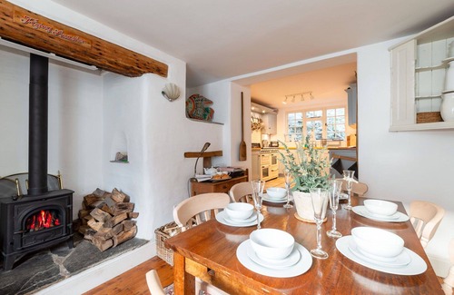 Portloe House | Beautiful villa for 6 people with WIFI, TV, patio and pets allowed