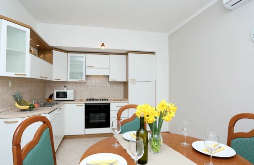 Becici House | Beautiful villa for 6 guests with WIFI, A/C, private pool, TV, terrace, pets allowed and parking