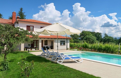 Becici House | Beautiful villa for 6 guests with WIFI, A/C, private pool, TV, terrace, pets allowed and parking
