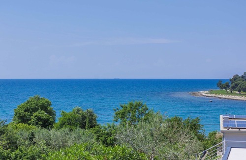 Pelegrin House | Beautiful villa for 6 people with WIFI, A/C, private pool, TV, terrace, pets allowed and parking