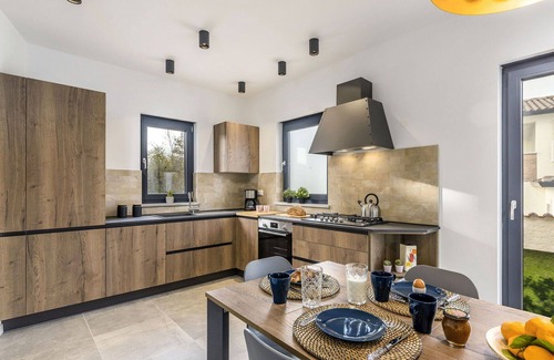 Vrznaveri House | Beautiful villa for 6 people with WIFI, A/C, private pool, TV, terrace, pets allowed and parking