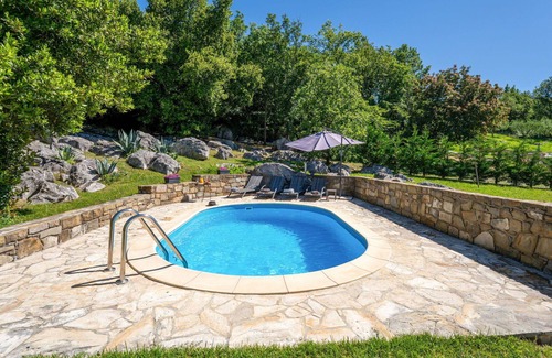 Grabri House | Beautiful villa for 7 people with A/C, private pool, WIFI, hot tub, TV and pets allowed