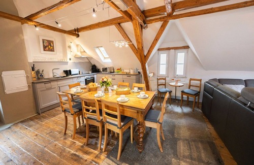 Ediger House | Beautiful villa for 8 people with WIFI, TV, terrace, pets allowed and parking