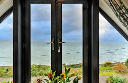 Mousehole House | Beautiful villa for 8 guests with WIFI, terrace and parking