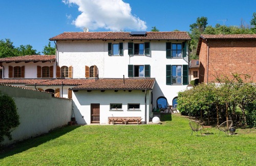 Asti House | Beautiful villa for 9 guests with WIFI, TV, pets allowed and parking