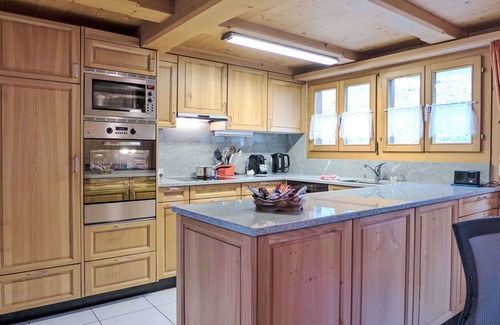 Innertkirchen Villa | Beautiful villa for 4 guests with WIFI, TV, terrace, pets allowed, panoramic view and parking