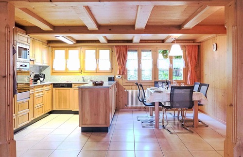 Innertkirchen Villa | Beautiful villa for 4 guests with WIFI, TV, terrace, pets allowed, panoramic view and parking