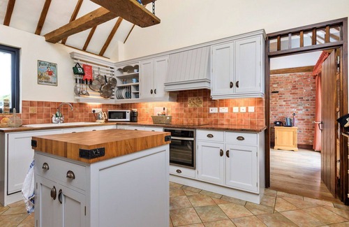 Faversham House | Beautiful villa for 4 guests with WIFI and parking