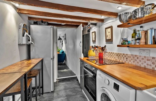 Launceston House | Beautiful villa for 4 people with parking